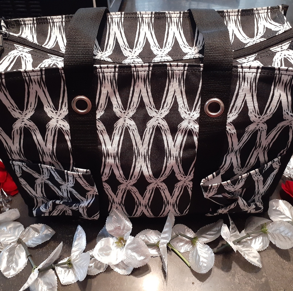 Thirty One Zipper Tote
